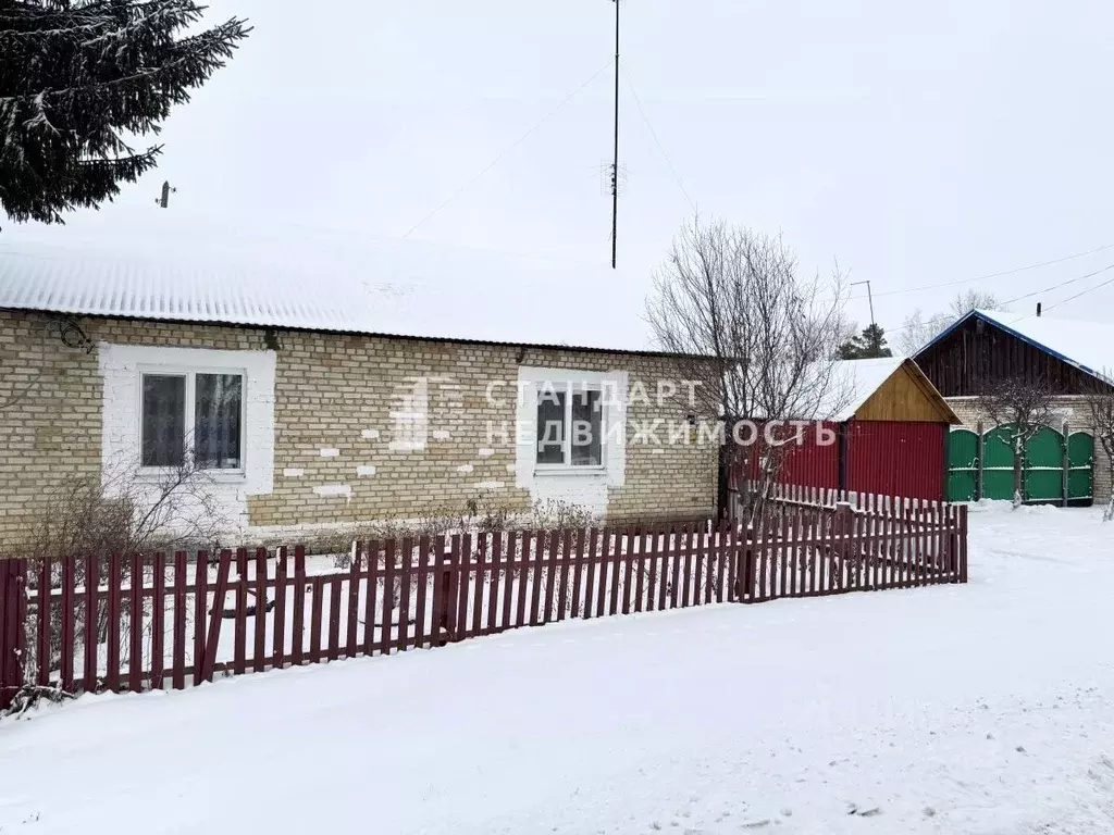 Дом в Тюменская область, Ялуторовский район, с. Бердюгино Школьная ... - Фото 0