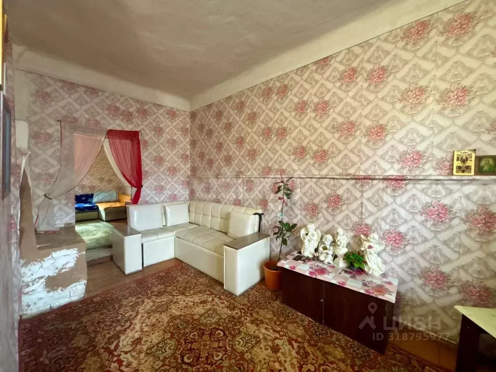 2-к кв. Псковская область, Остров ул. 25 Октября, 38 (42.0 м) - Фото 0