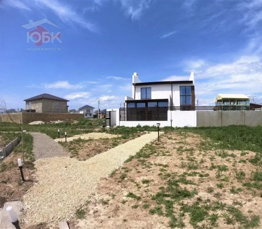 Дом в Крым, Сакский район, с. Уютное ул. Гурзуфская, 16 (215 м) - Фото 1