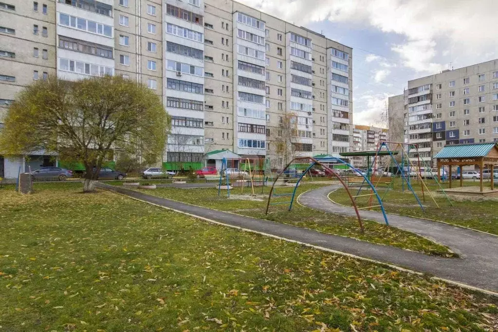 3-к кв. Тюменская область, Тюмень Восточный мкр, ул. Моторостроителей, ... - Фото 1