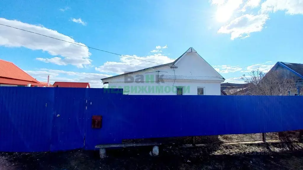 Дом в Саратовская область, Балаковский район, с. Маянга Центральная ... - Фото 1