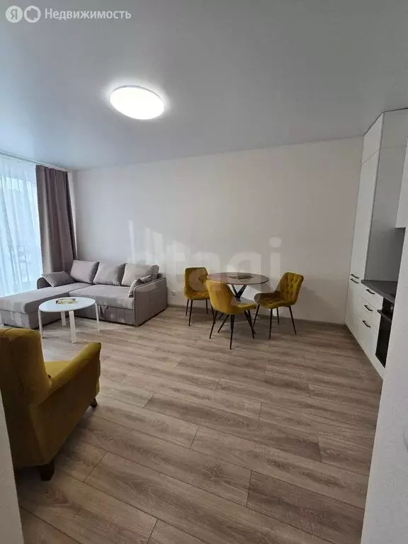 1-комнатная квартира: Тюмень, улица Василия Подшибякина, 11 (39 м) - Фото 0