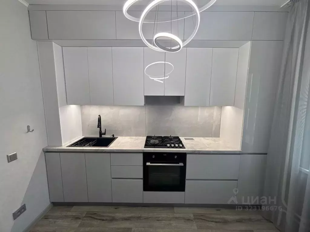 2-к кв. Астраханская область, Астрахань ул. Безжонова, 82к1 (57.3 м) - Фото 1