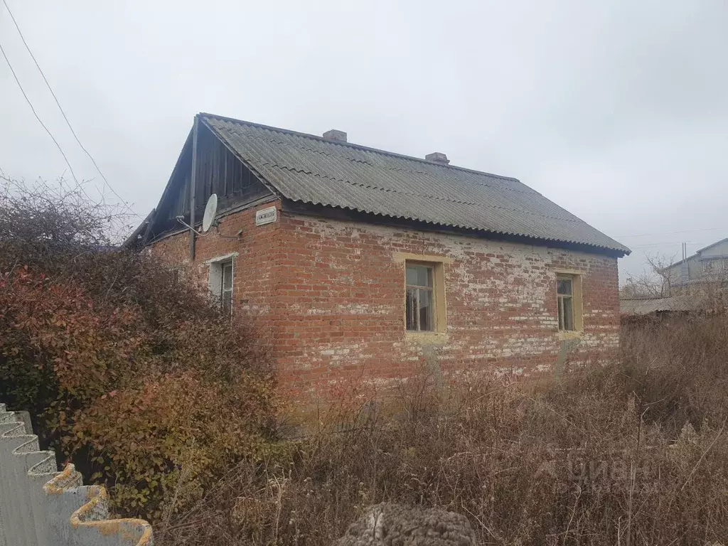 Дом в Саратовская область, Татищевский район, Октябрьское ... - Фото 0