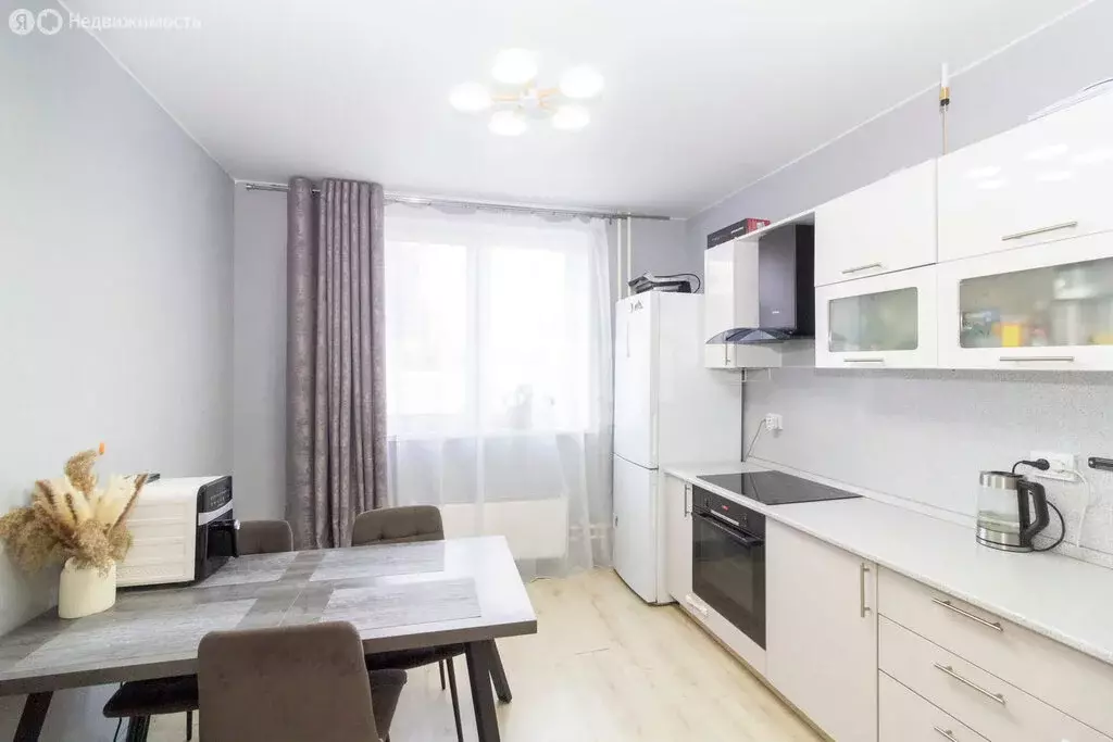 2-комнатная квартира: Тюмень, улица Фармана Салманова, 8 (50.4 м) - Фото 2