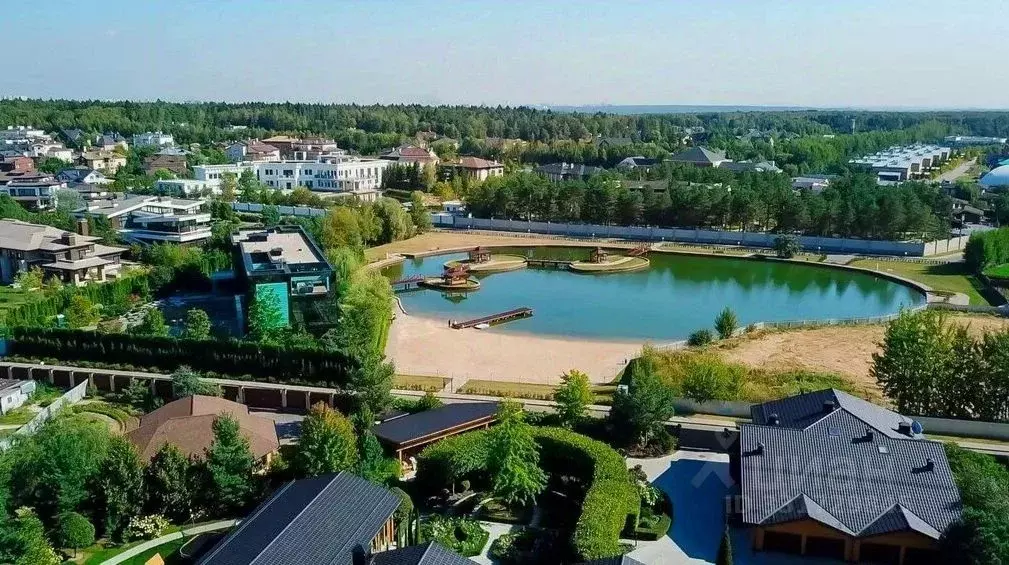 Участок в Московская область, Красногорск городской округ, д. ... - Фото 1