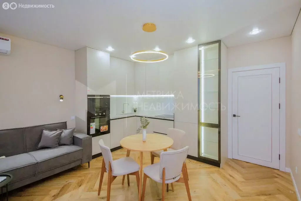 1-комнатная квартира: Тюмень, улица Валентины Трофимовой, 8 (40.6 м) - Фото 1