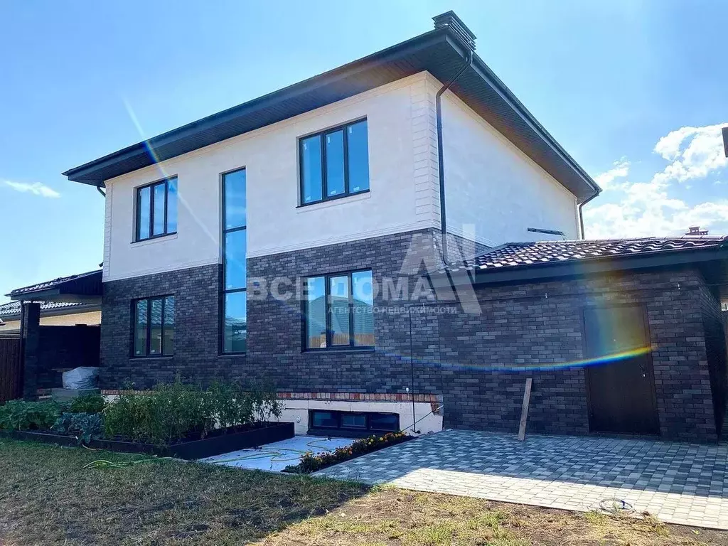 Дом в Ставропольский край, Ставрополь № 11 мкр, ул. Мимоз (338 м) - Фото 1
