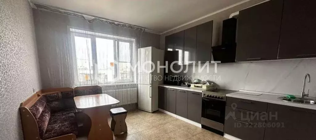 2-к кв. Белгородская область, Старый Оскол Степной мкр, 32 (65.0 м) - Фото 0