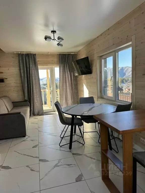 Дом в Алтай, Майминский район, Манжерокское с/пос, с. Озерное ул. ... - Фото 2