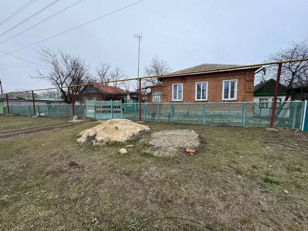 Дом в Краснодарский край, Кущевский район, с. Ильинское Луганская ул., ... - Фото 1