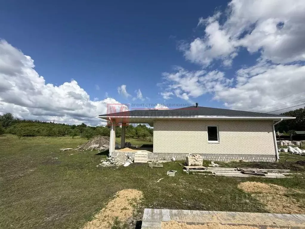 Дом в Белгородская область, Старооскольский городской округ, с. ... - Фото 0