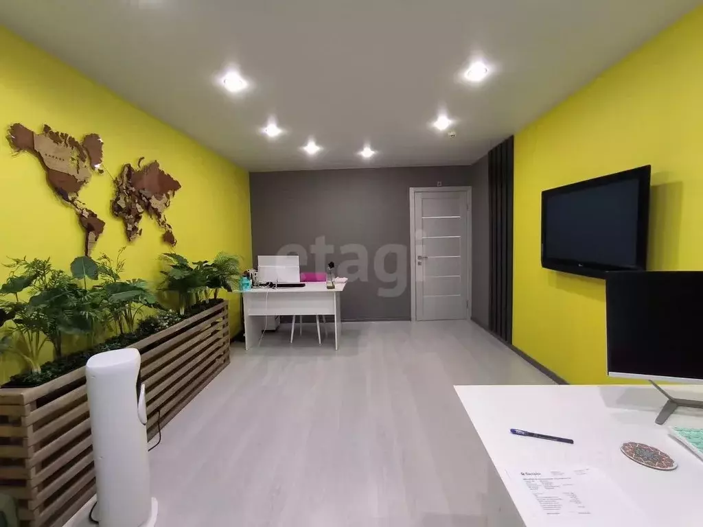 Помещение свободного назначения в Тюменская область, Тюмень ул. 50 лет ... - Фото 1