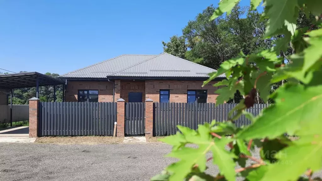 Дом в Адыгея, Тахтамукай аул ул. Убыхская, 19 (100 м) - Фото 1