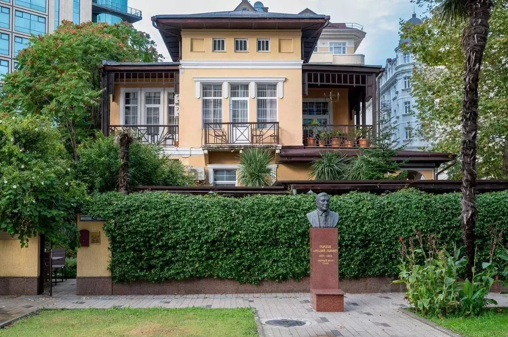 Дом в Краснодарский край, Сочи Центральный мкр, ул. Приморская, 4 (200 ... - Фото 1