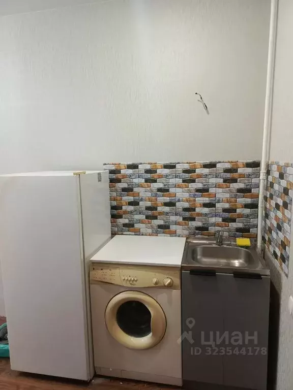 Студия Алтайский край, Барнаул ул. 40 лет Октября, 32 (18.0 м) - Фото 1