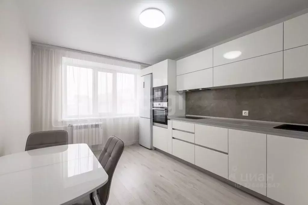 2-к кв. Тюменская область, Тюмень ул. Попова, 7а (59.1 м) - Фото 2