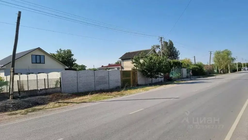 Дом в Крым, Кировский район, с. Журавки ул. Советская, 40 (140 м) - Фото 1