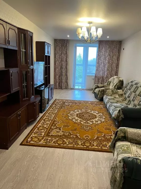 3-к кв. Омская область, Омск ул. Булгакова, 6 (104.0 м) - Фото 0