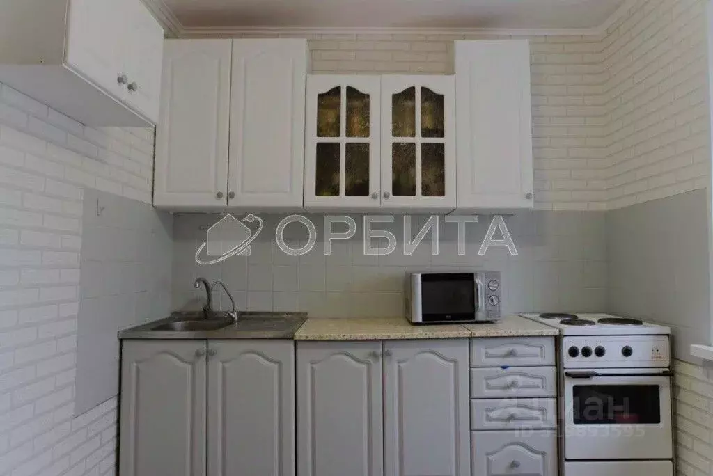 2-к кв. Тюменская область, Тюмень ул. 50 лет Октября, 54 (50.3 м) - Фото 0