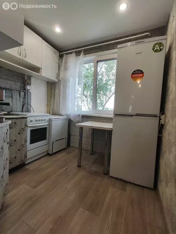 3-комнатная квартира: Киров, улица Маклина, 63А (56.3 м) - Фото 0