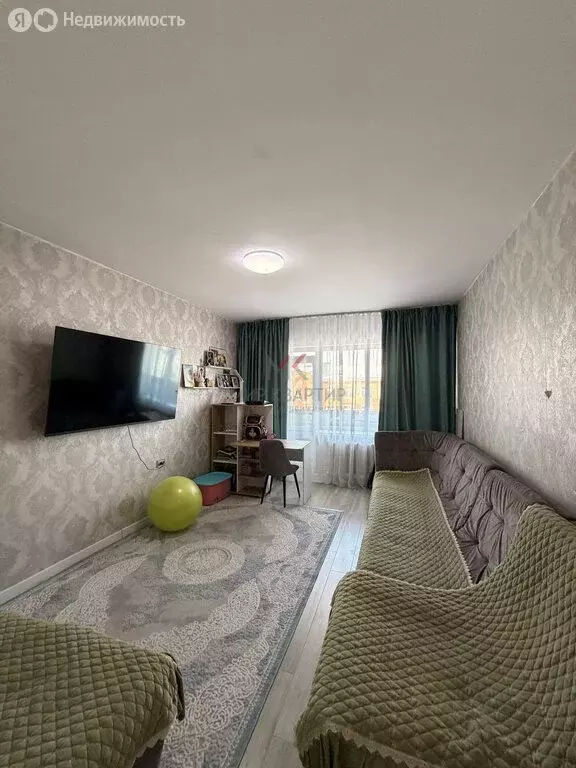 3-комнатная квартира: Кызыл, микрорайон Спутник, Убсу-Нурская улица, ... - Фото 1