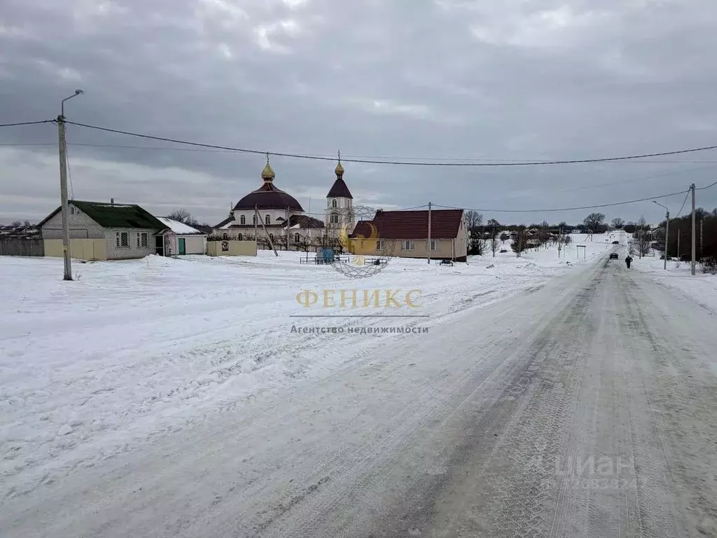 Дом в Белгородская область, Корочанский район, Ломовское с/пос, с. ... - Фото 1