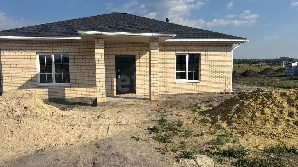 Дом в Белгородская область, Старооскольский городской округ, с. ... - Фото 1