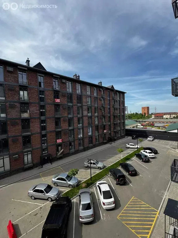 3-комнатная квартира: Нальчик, улица Тарчокова, 125А (75 м) - Фото 0