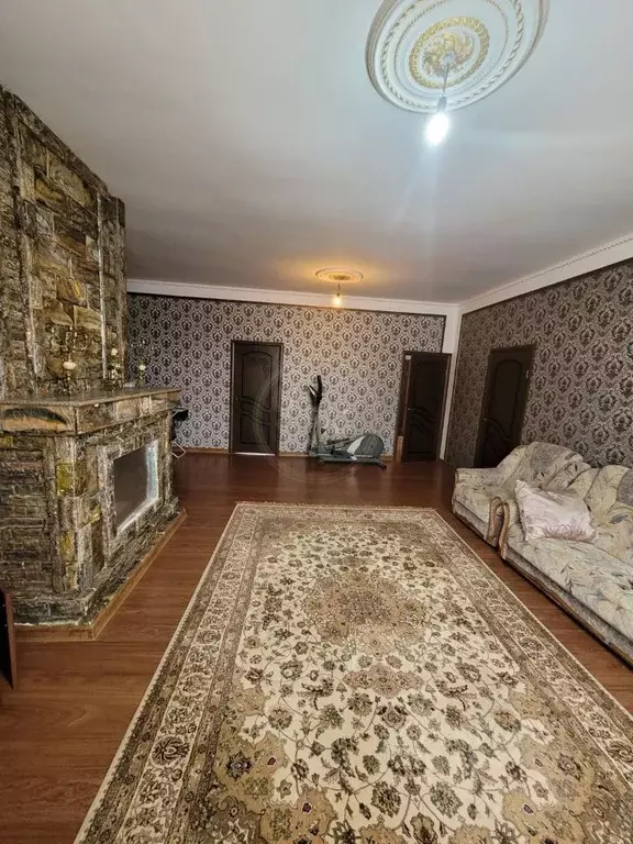 Дом в Карачаево-Черкесия, Прикубанский район, Дружбинское ... - Фото 1