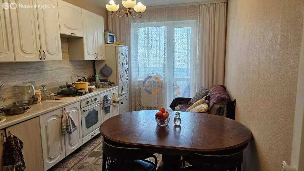 3-комнатная квартира: Великий Новгород, Державинский район, улица ... - Фото 0