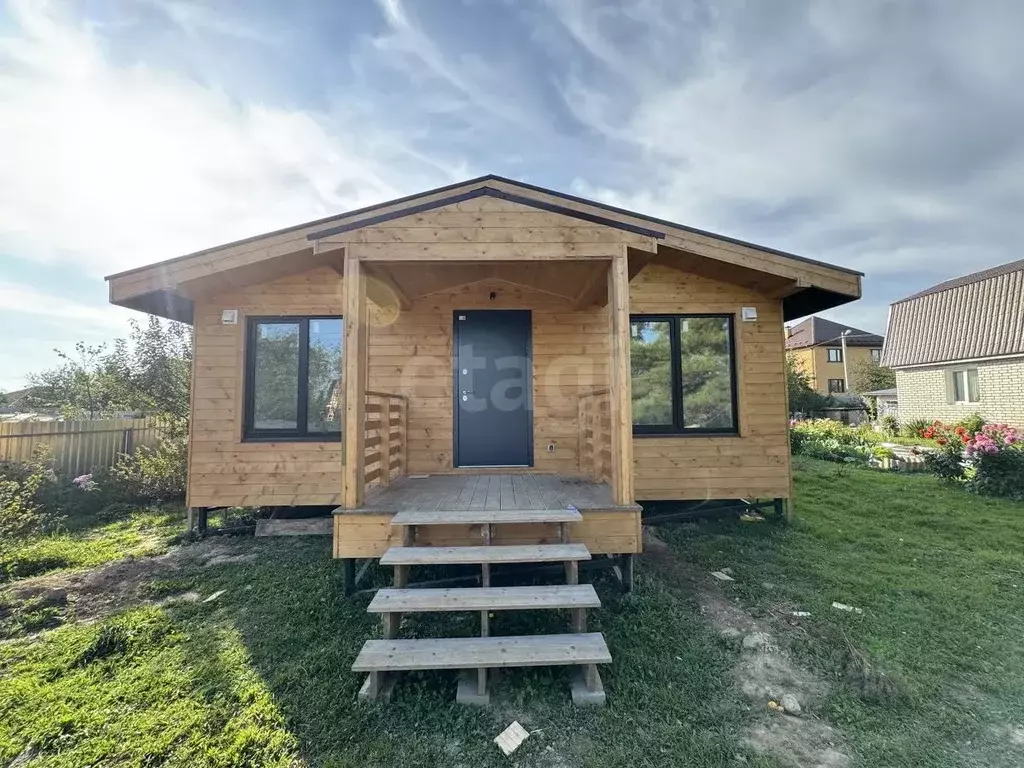 Дом в Калужская область, Калуга городской округ, д. Тинино Альпийский ... - Фото 1