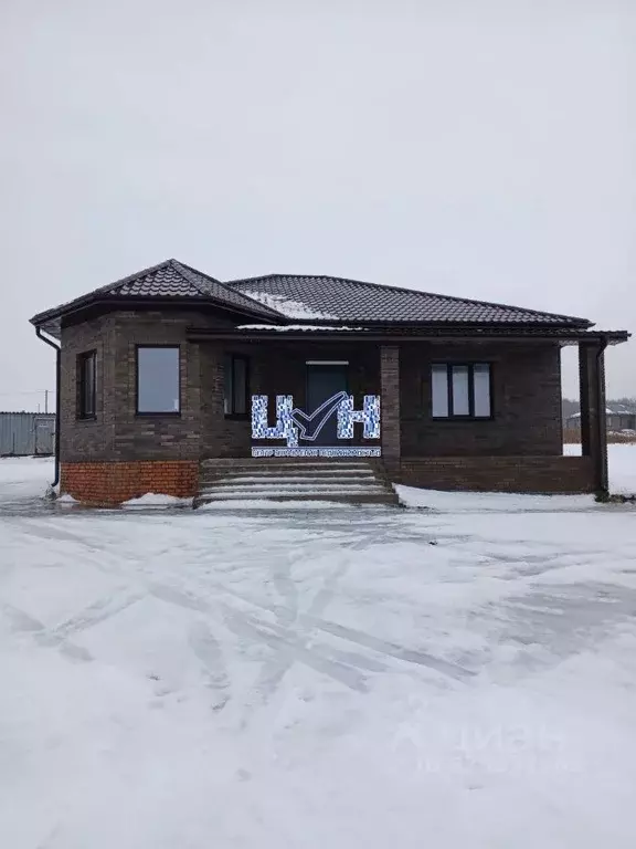 Дом в Курская область, Курский район, Полянский сельсовет, с. ... - Фото 1