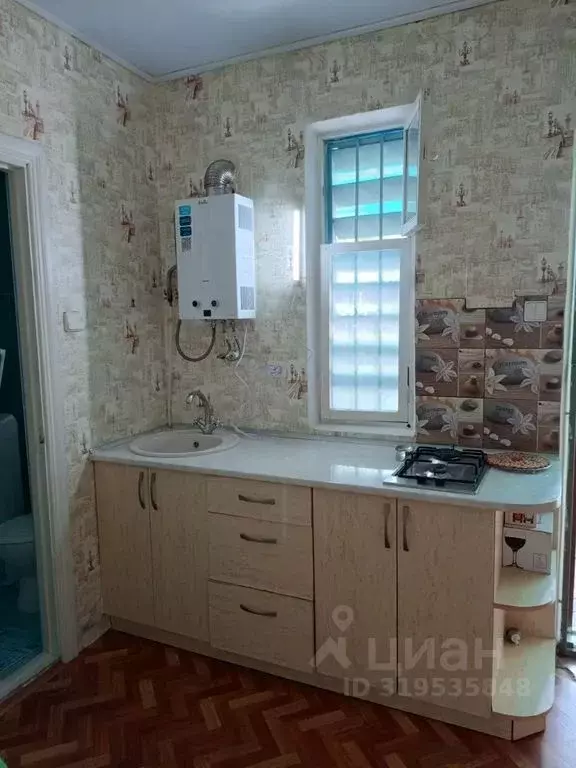 Дом в Крым, Евпатория ул. Горького, 7 (20 м) - Фото 1