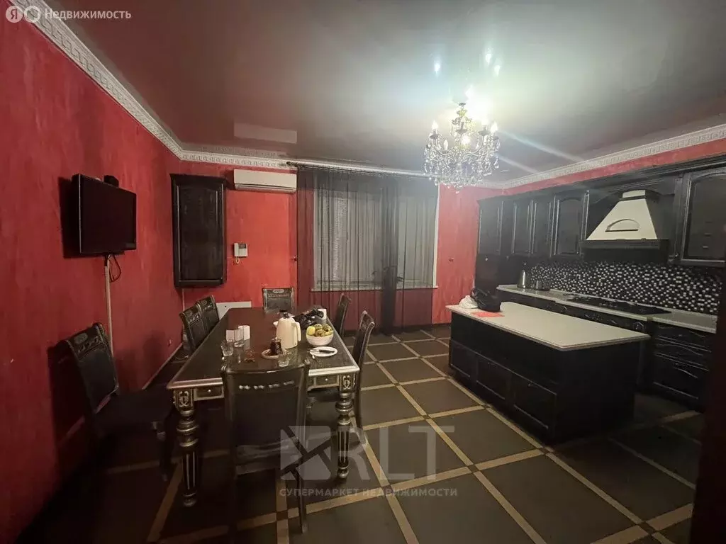 3-комнатная квартира: Махачкала, улица Генерала Омарова, 39 (220 м) - Фото 2