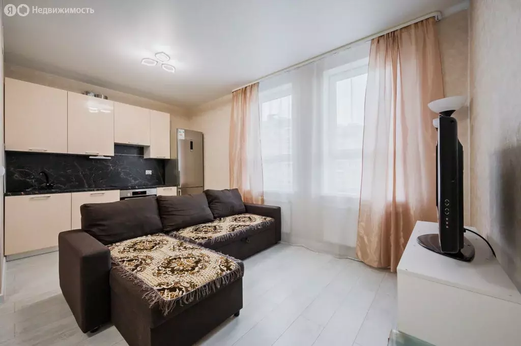 2-комнатная квартира: Екатеринбург, Уральская улица, 5 (60.3 м) - Фото 1