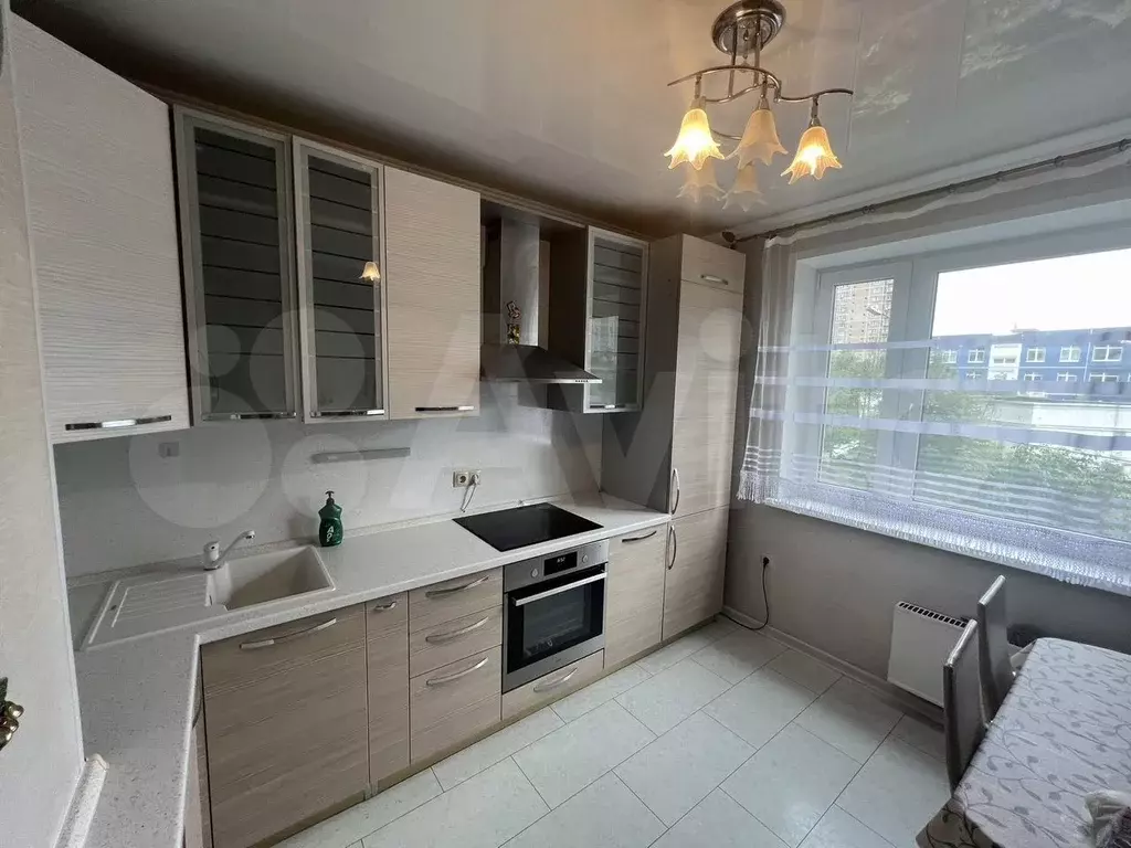 2-к. квартира, 55 м, 3/15 эт. - Фото 0