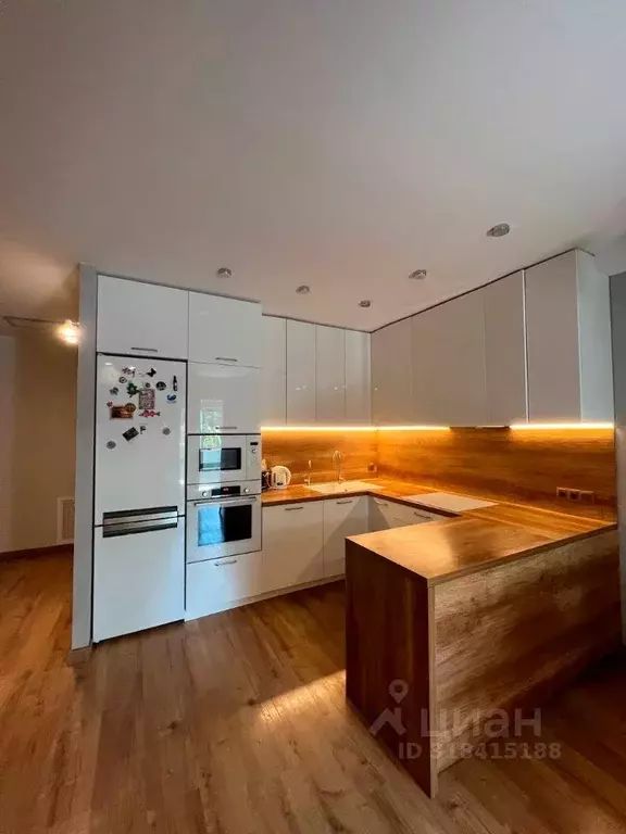 3-к кв. Карелия, Петрозаводск ул. Зайцева, 9А (104.0 м) - Фото 0