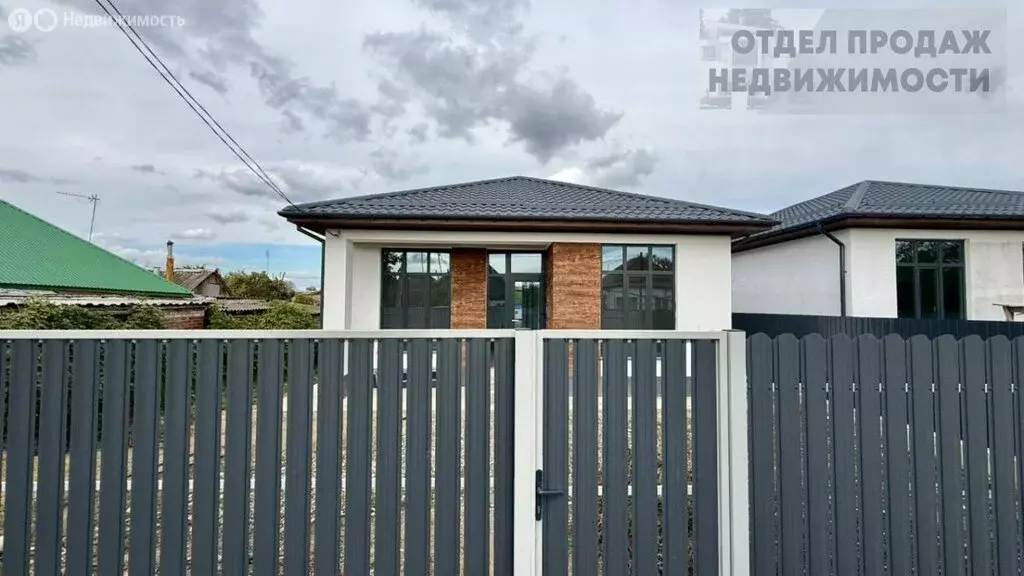 Дом в Крымск, Нефтяная улица (100 м) - Фото 1