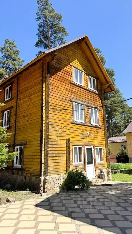 Дом в Карачаево-Черкесия, Зеленчукский район, с. Архыз ул. Мира, 1Б ... - Фото 1