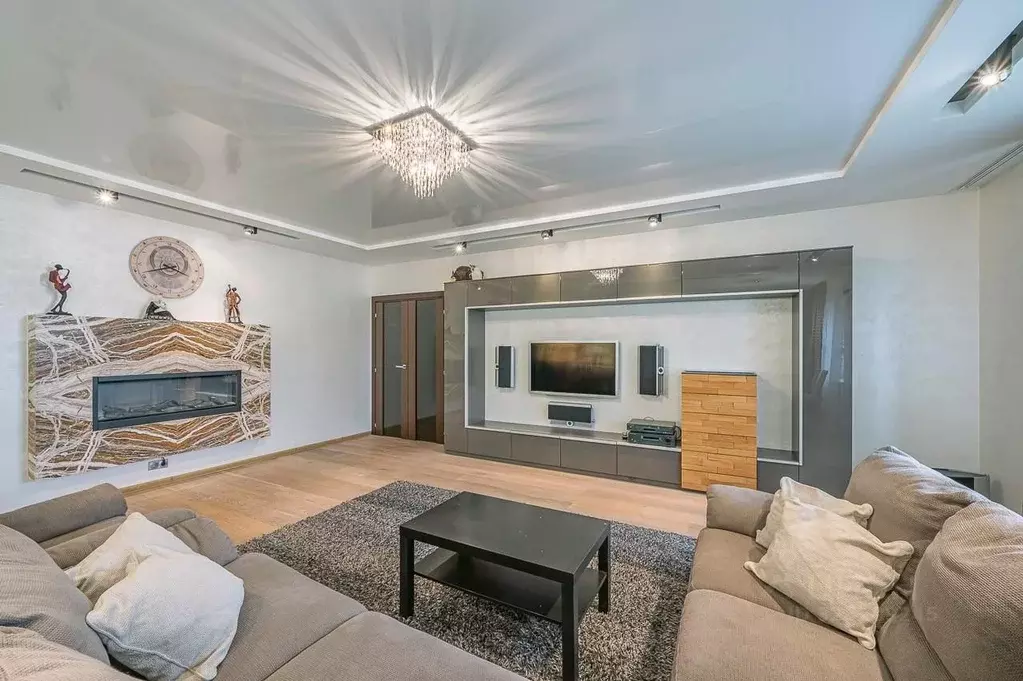 4-к кв. Свердловская область, Екатеринбург ул. Мичурина, 99 (131.3 м) - Фото 0