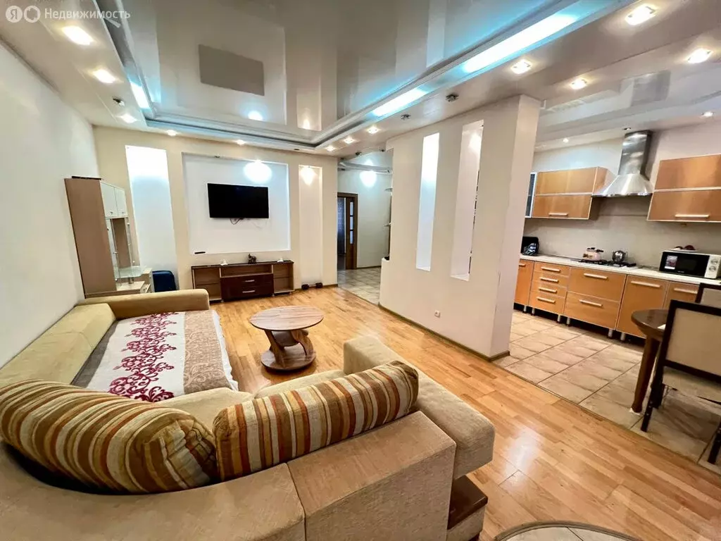 3-комнатная квартира: Астрахань, улица Сен-Симона, 42к2 (80 м) - Фото 0