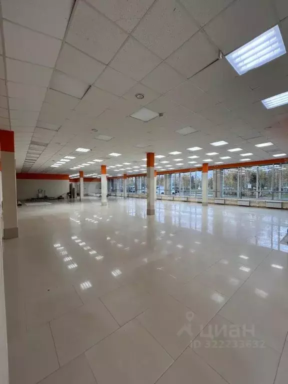 Торговая площадь в Коми, Усинск ул. Нефтяников, 36 (585 м) - Фото 0