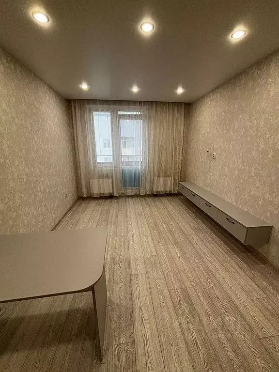 1-к кв. Тюменская область, Тюмень ул. Героев Космоса, 17 (72.9 м) - Фото 2