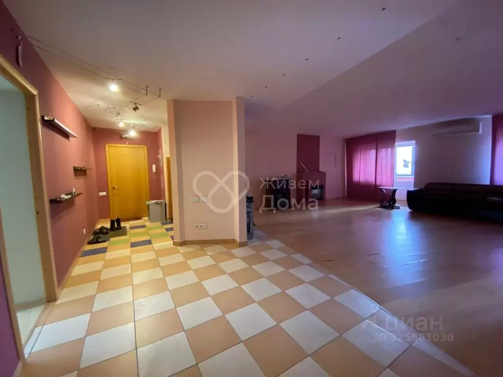 4-к кв. Волгоградская область, Волгоград ул. Огарева, 1 (145.9 м) - Фото 1