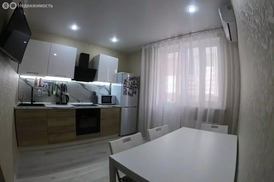 2-комнатная квартира: Краснодар, улица Цезаря Куникова, 24к3 (52 м) - Фото 0