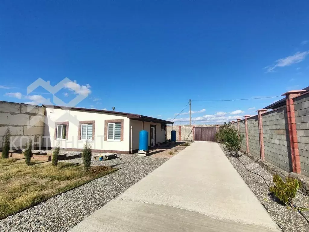 Дом в Крым, Сакский район, с. Суворовское ул. Гаражная, 14А (93 м) - Фото 1