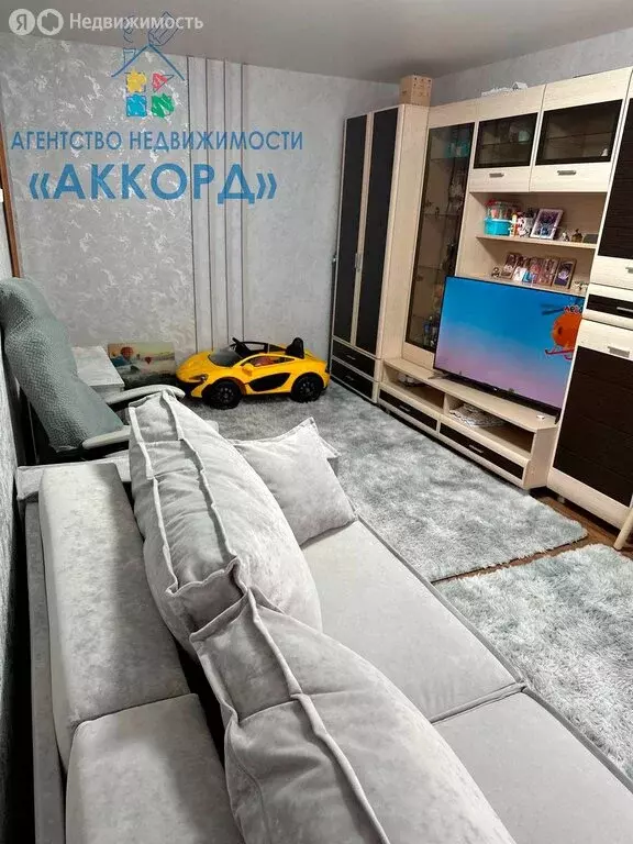 Квартира-студия: Барнаул, улица Панфиловцев, 4Ак2 (29.9 м) - Фото 1
