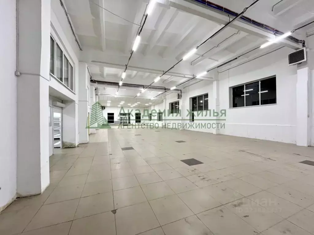 Торговая площадь в Саратовская область, Энгельс просп. Строителей, 30А ... - Фото 1