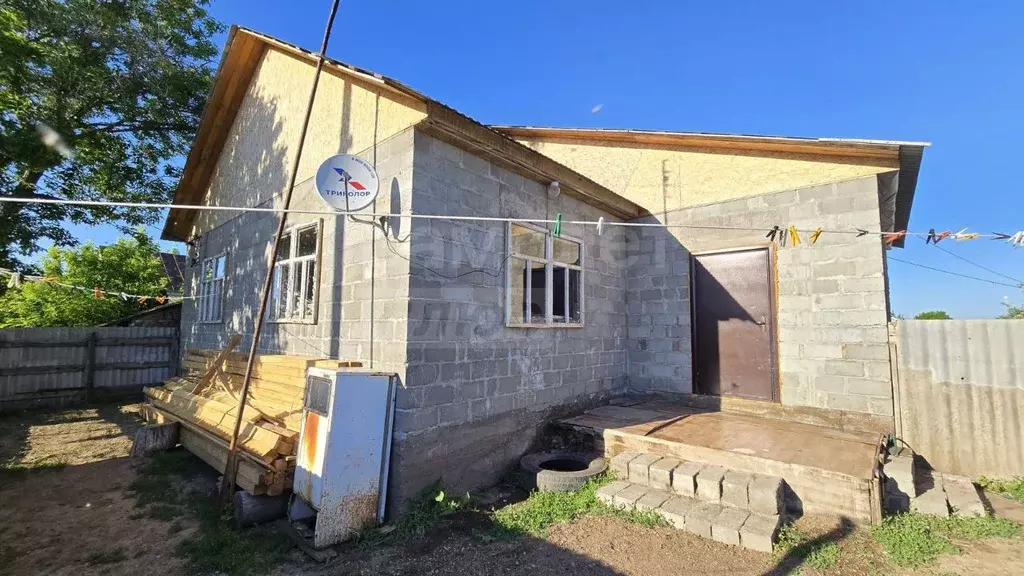 Дом в Оренбургская область, Оренбургский район, с. Никольское Школьный ... - Фото 1